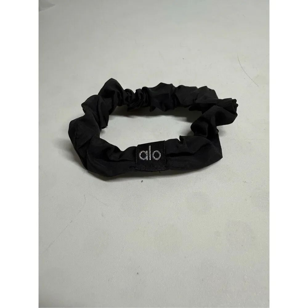 Alo Yoga Fresh Mini Scrunchie Black One Size